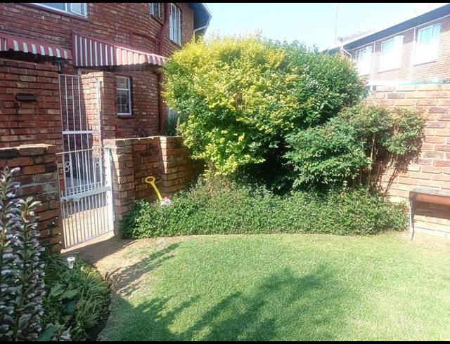 2 BEDROOM TOWNHOUSE FOR SALE IN FREEWAY PARK